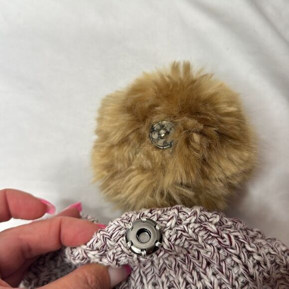 Love Your Melon Maroon/White Knit Fur Removable Pom Pom Beanie Hat. - Picture 5 of 8